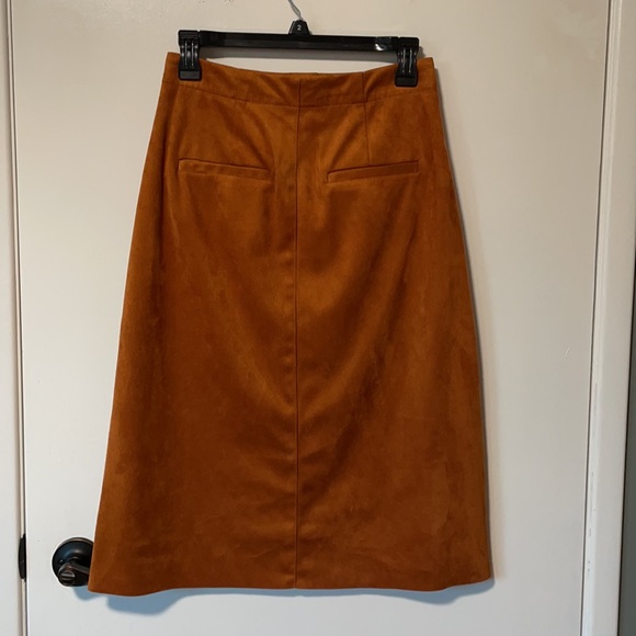 New MO&Co. women’s suede skirt - Picture 2 of 6
